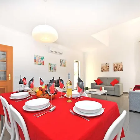Apartment In Albufeira With Sea Beach البوفيرا