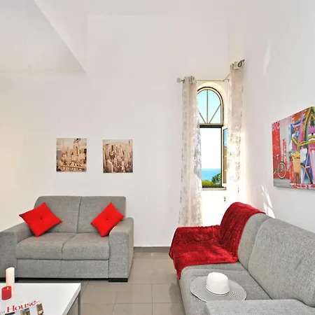 Apartment In Albufeira With Sea Beach شقة *
